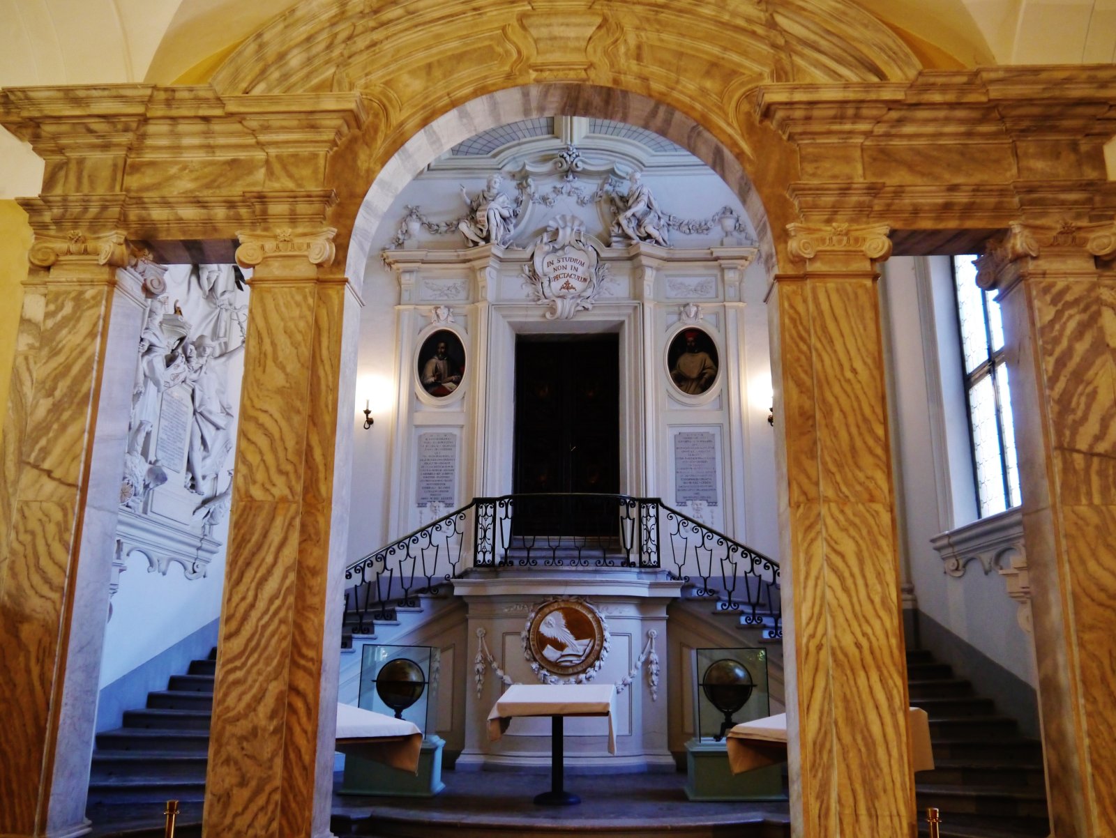 Classense లైబ్రరీ - Ravenna | Secret World Trip Planner