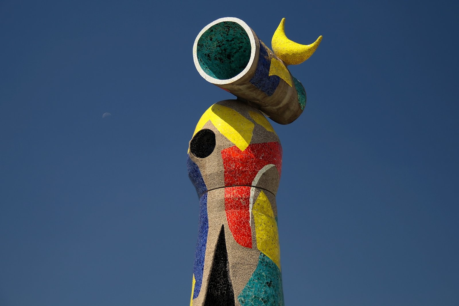 The Woman and the Bird by Joan Mirò - Barcelona | Secret World Trip Planner
