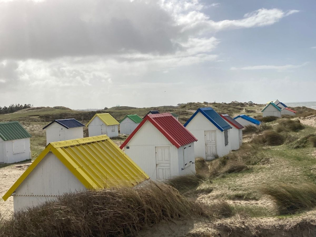 Gouville-sur-Mer und die charmanten Strandhütten - Gouville-sur-Mer | Secret World Trip Planner