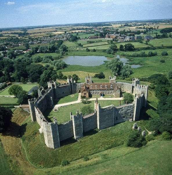 Castello di Framlingham - Framlingham | Secret World Trip Planner