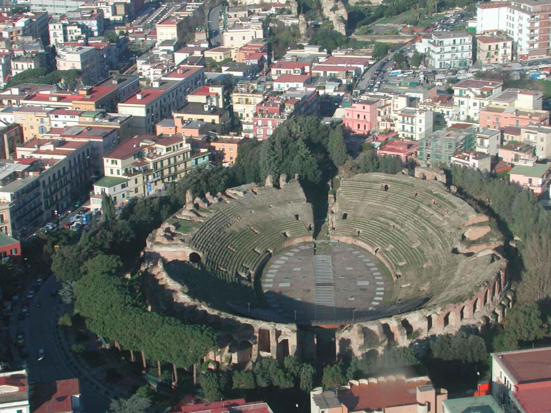 ที่ Flavian Amphitheater ของ Pozzuoli - Pozzuoli | Secret World Trip Planner