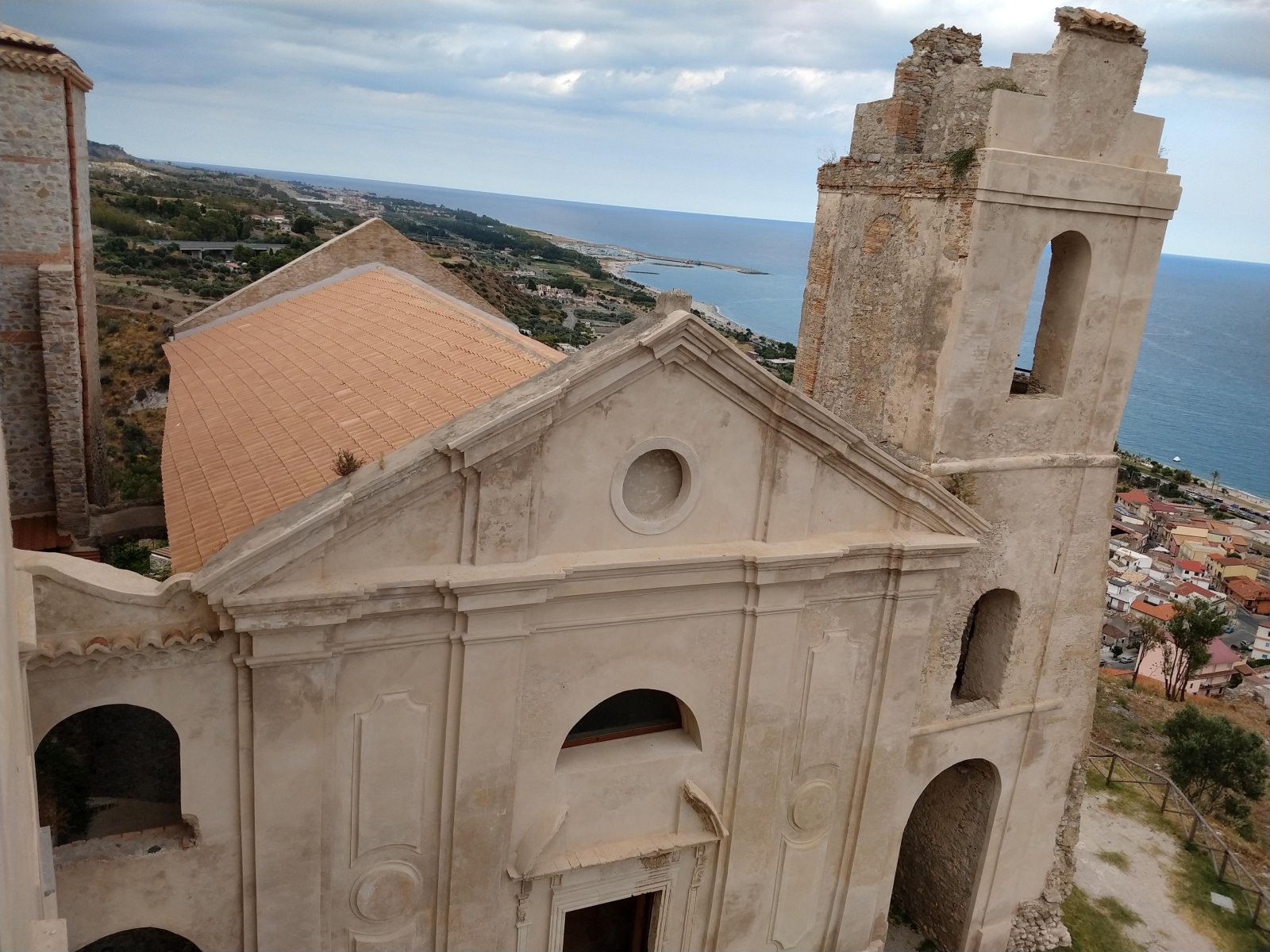 Il Castello Carafa - Roccella Ionica | Secret World Trip Planner