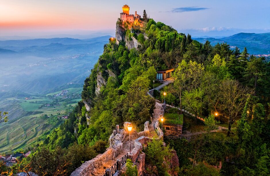 San Marino | La més Antiga del Món de la República | Secret World Trip Planner