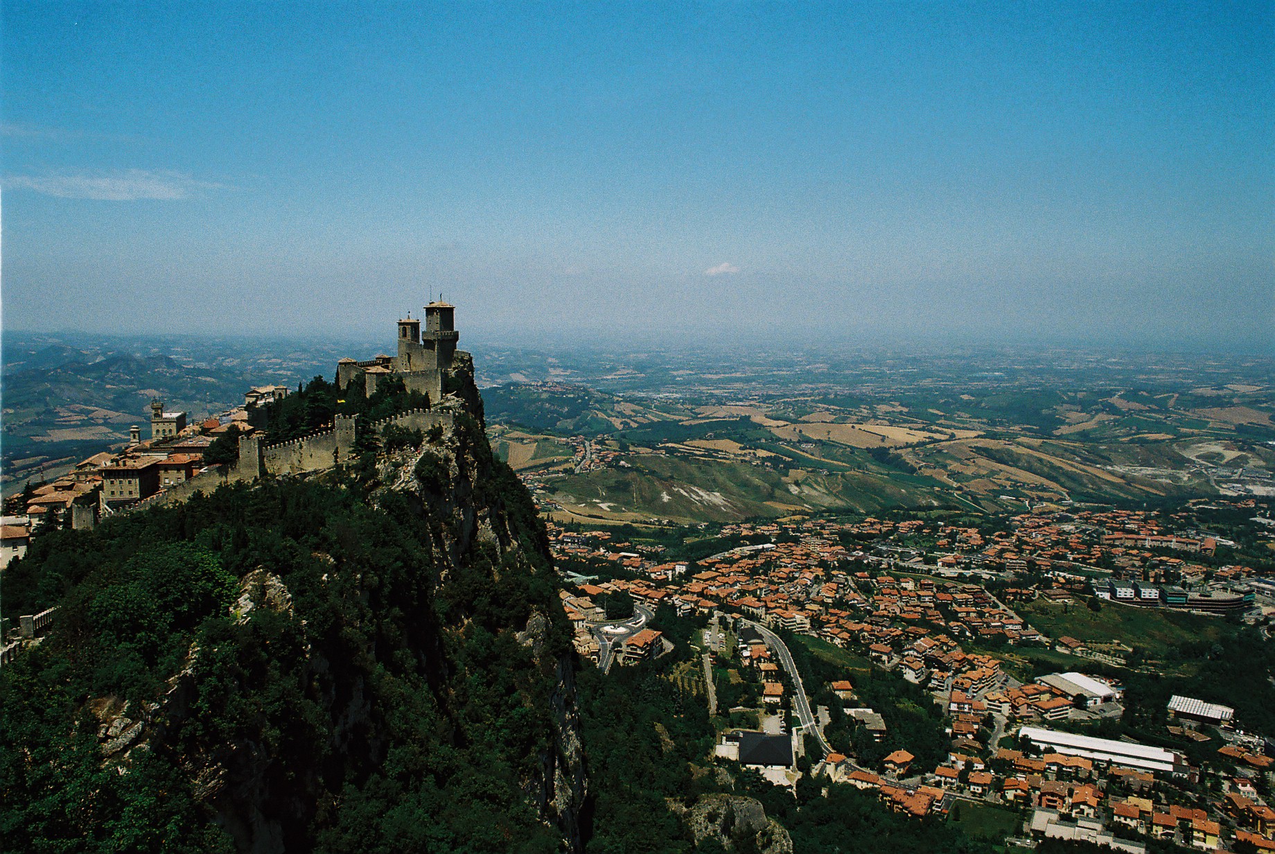 San Marino | La més Antiga del Món de la República | Secret World Trip Planner