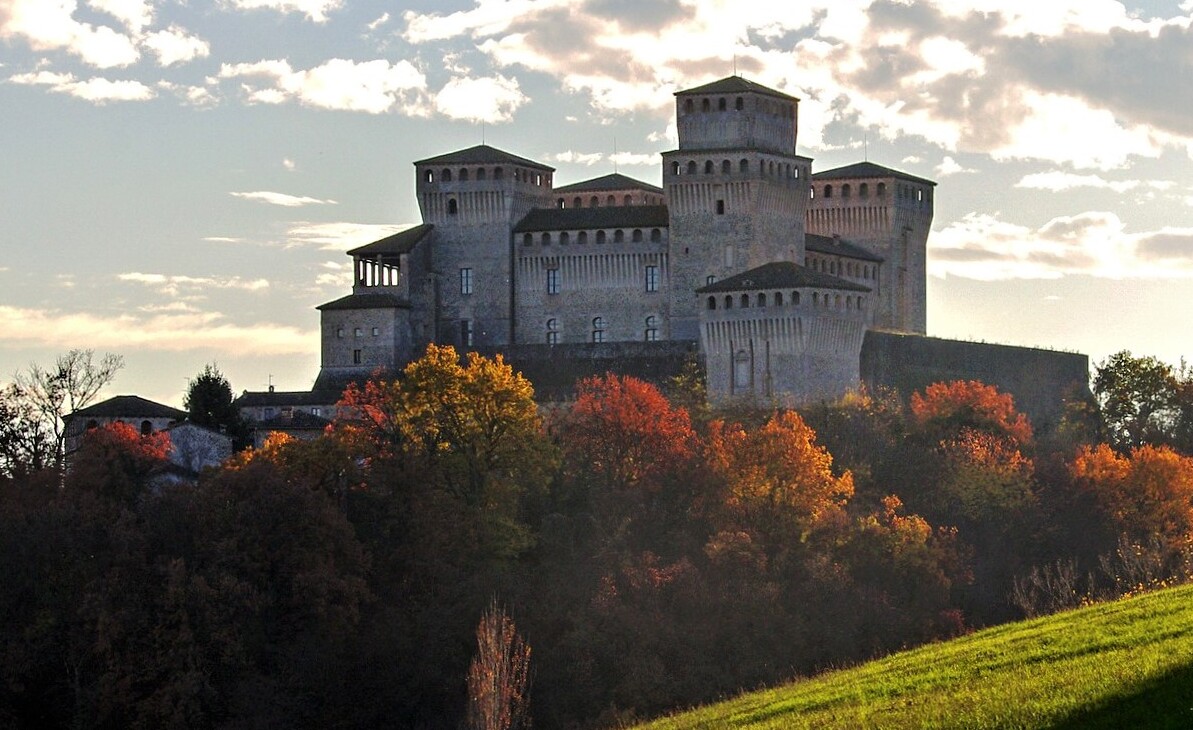 قلعه Torrechiara - Torrechiara | Secret World Trip Planner