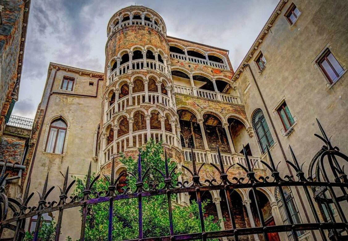 The stairs of Palazzo Contarini del Bovolo - Venezia | Secret World Trip Planner