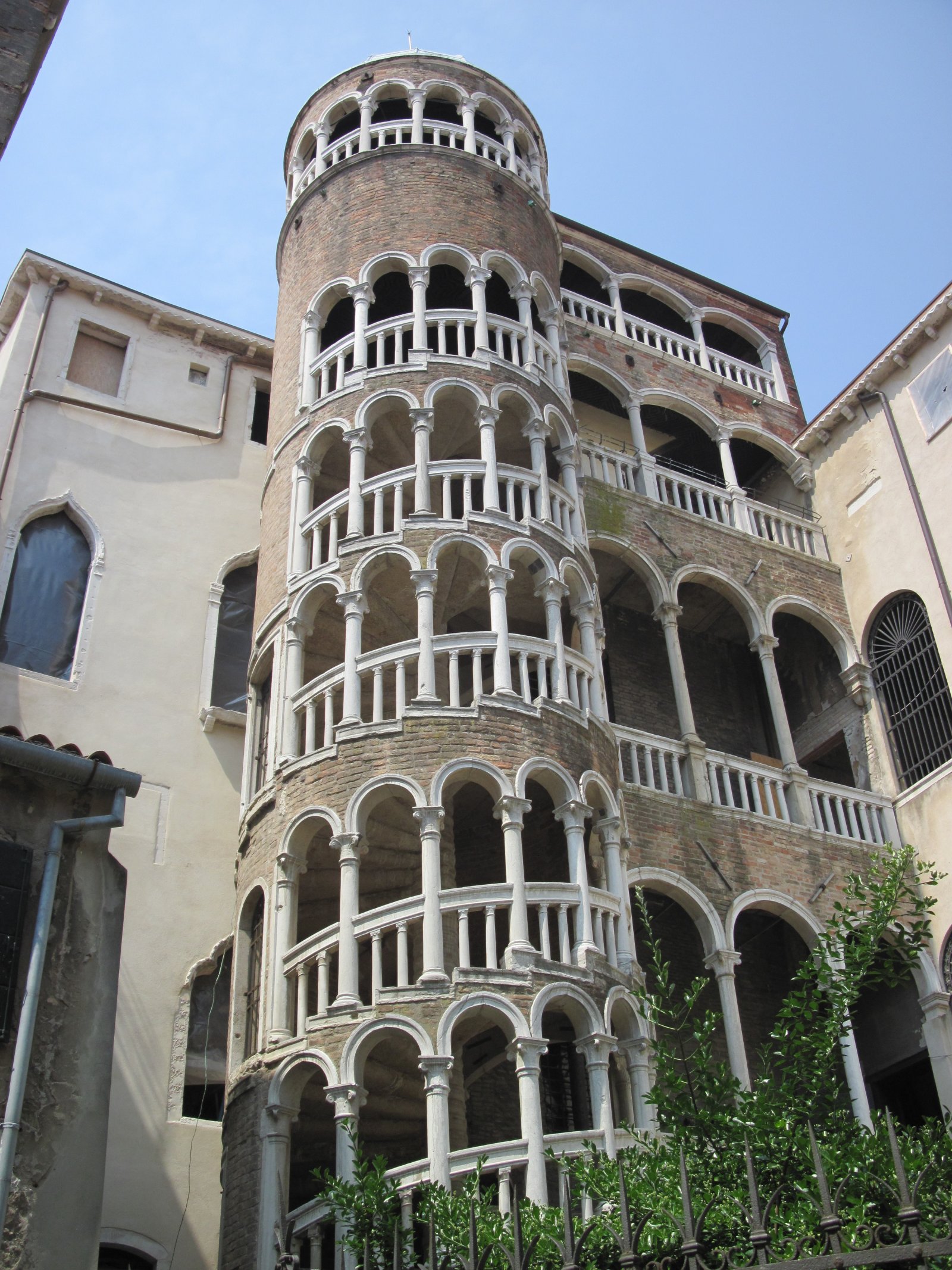 The stairs of Palazzo Contarini del Bovolo - Venezia | Secret World Trip Planner