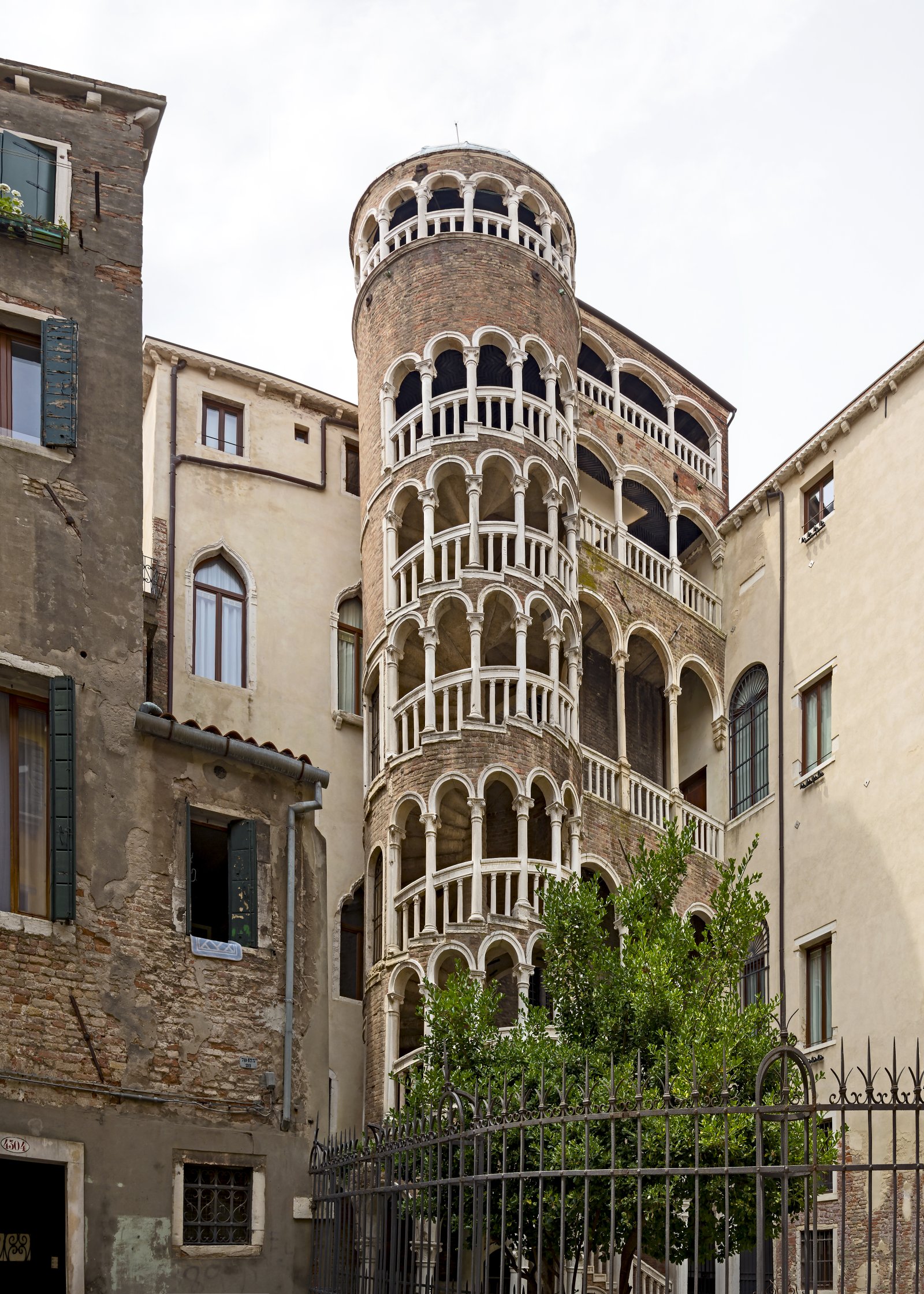 The stairs of Palazzo Contarini del Bovolo - Venezia | Secret World Trip Planner