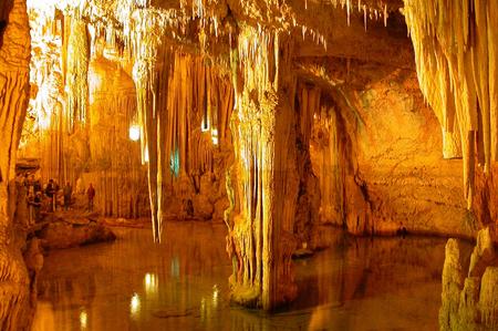 페르토사 동굴 - Pertosa | Secret World Trip Planner