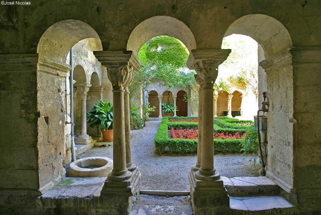 Van Gogh ed il Monastero di Saint-Paul-de-Mausole - Saint-Rémy-de-Provence | Secret World Trip Planner