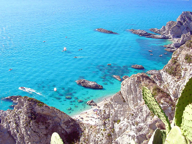 LA SPIAGGIA DI PRAIA I FOCU - Capo Vaticano | Secret World Trip Planner