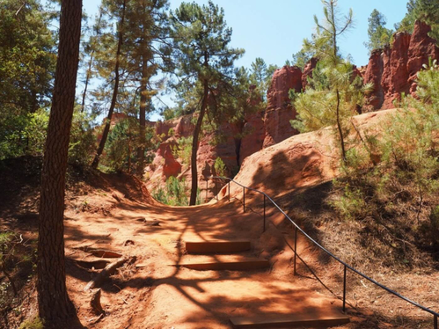 Le Sentier des Ocres - Le Sentier des Ocres | Secret World Trip Planner