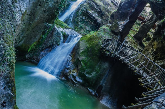Grotte del Caglieron - Via Grotte del Caglieron | Secret World Trip Planner