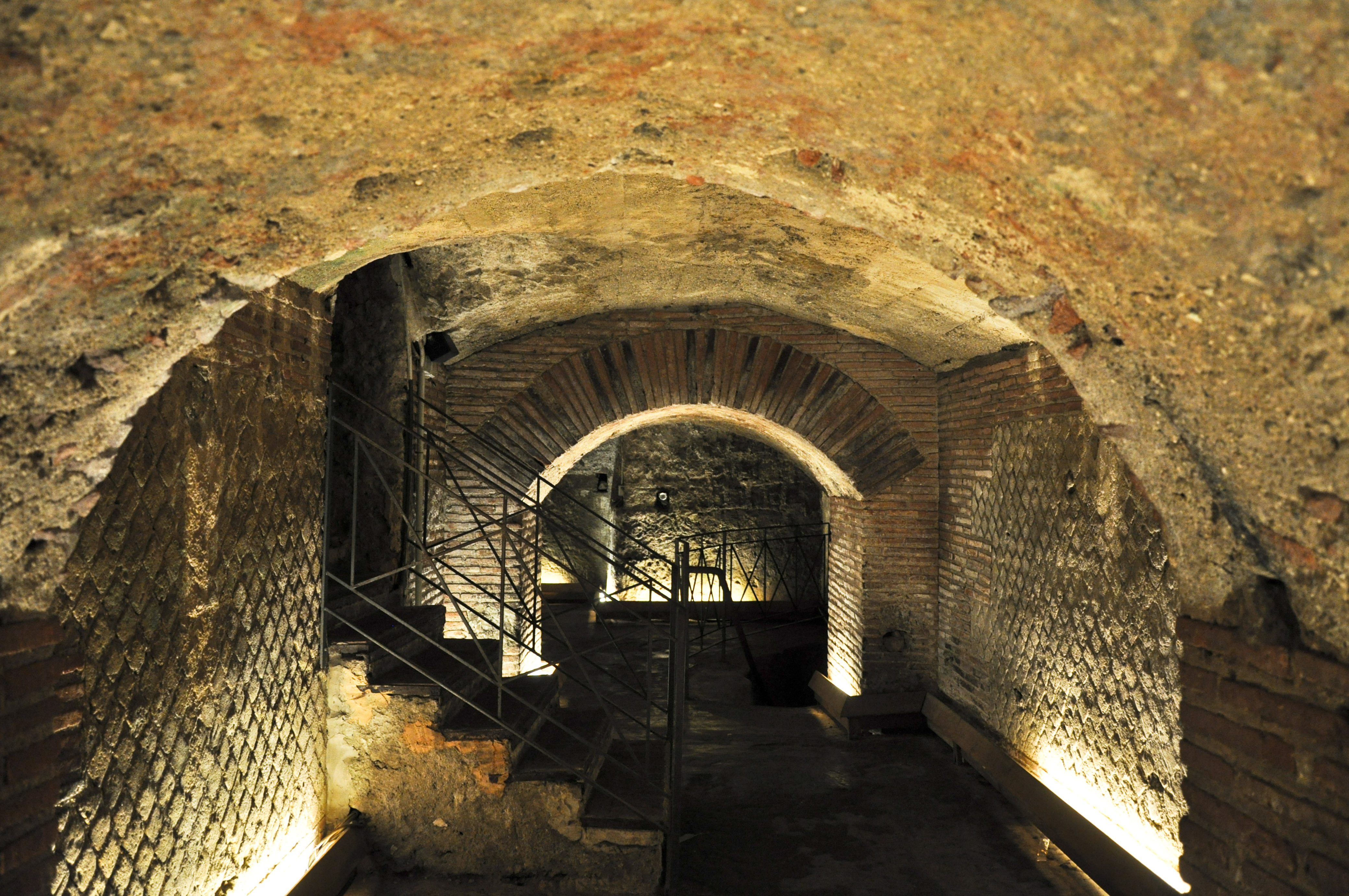 Neapolisdagi yunon-rim teatri - Napoli | Secret World Trip Planner