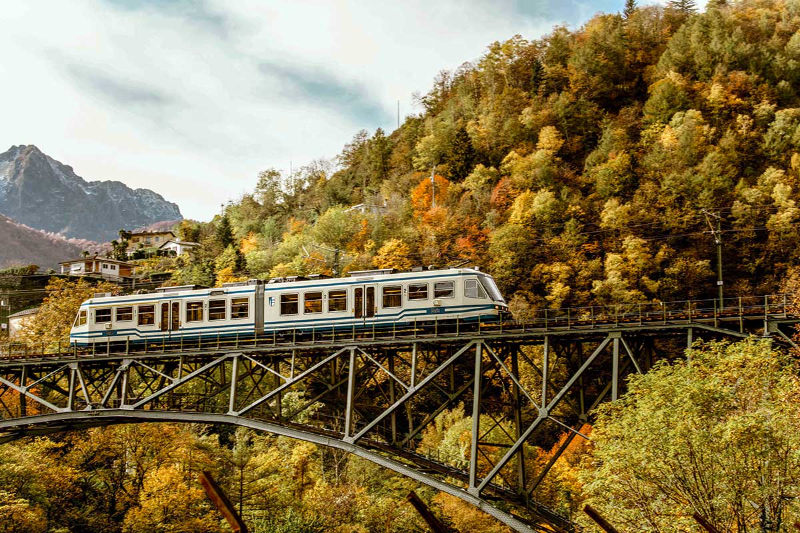 Laub mit der Centovallibahn - Domodossola | Secret World Trip Planner