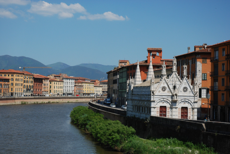 Santa Maria della Spina bažnyčia - Pisa | Secret World Trip Planner