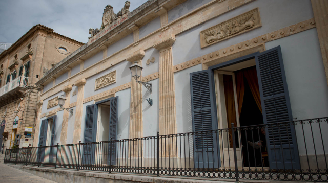 Conversation Circle - Ragusa | Secret World Trip Planner