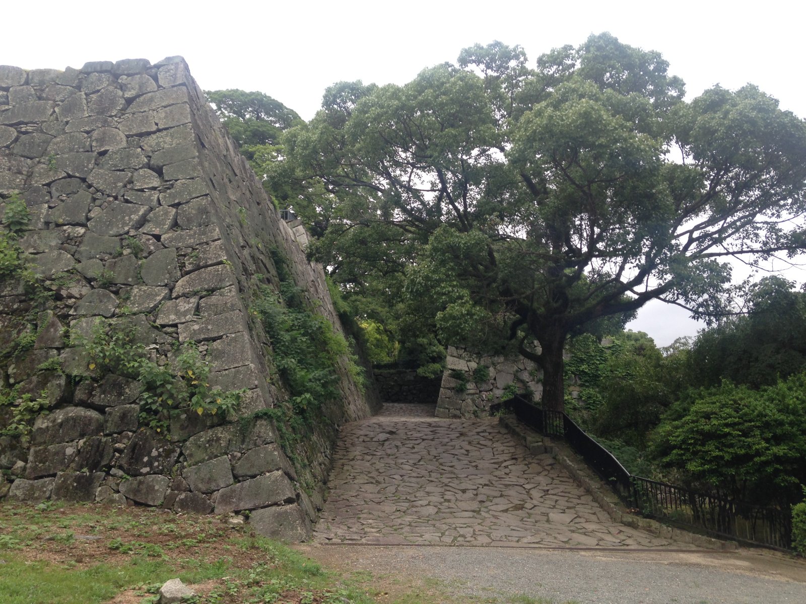Die Ruinen der Burg Fukuoka - Fukuoka | Secret World Trip Planner