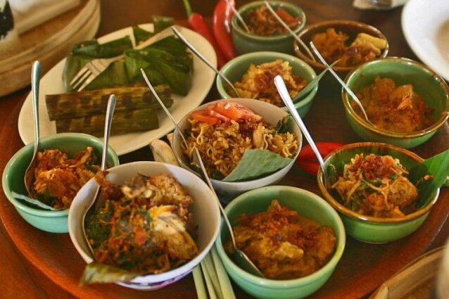 Bali und der Hühnerreis: Nasi Ayam und Nasi Campur: Nasi Ayam und Nasi Campur — Bali