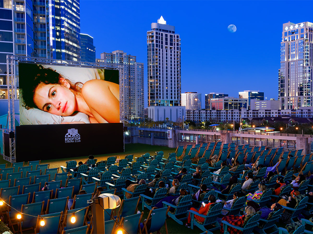 Film ad alta quota con il Rooftop Cinema Club: Elevare l'esperienza cinematografica — New York