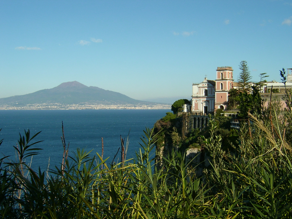 கோட்டை கியுசோ - Vico Equense | Secret World Trip Planner