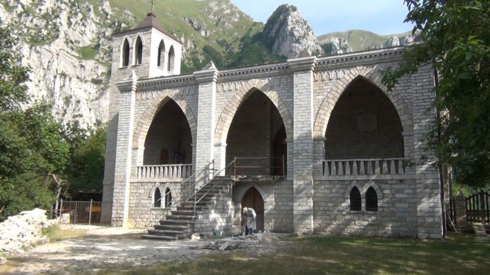 Gola dell'infernaccio và ẩn thất của S Leonardo - Montefortino | Secret World Trip Planner
