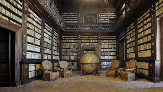 Globe tuba - Fermo | Secret World Trip Planner
