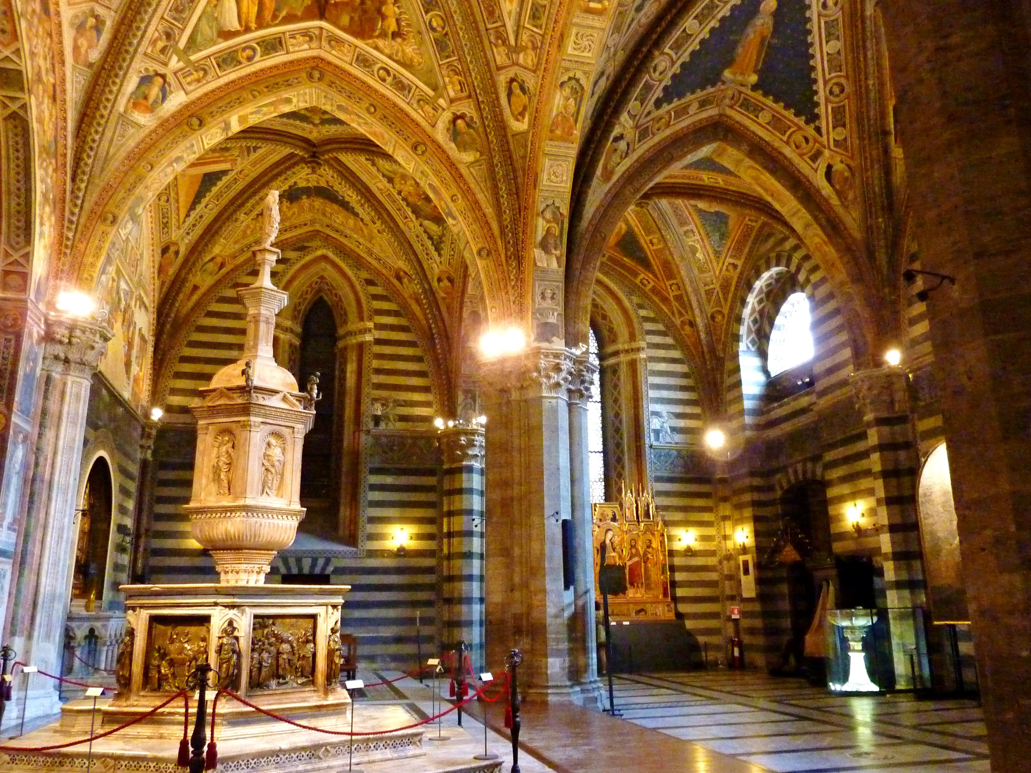 Fonte Battesimale del Battistero - Battistero di San Giovanni Battista | Secret World Trip Planner