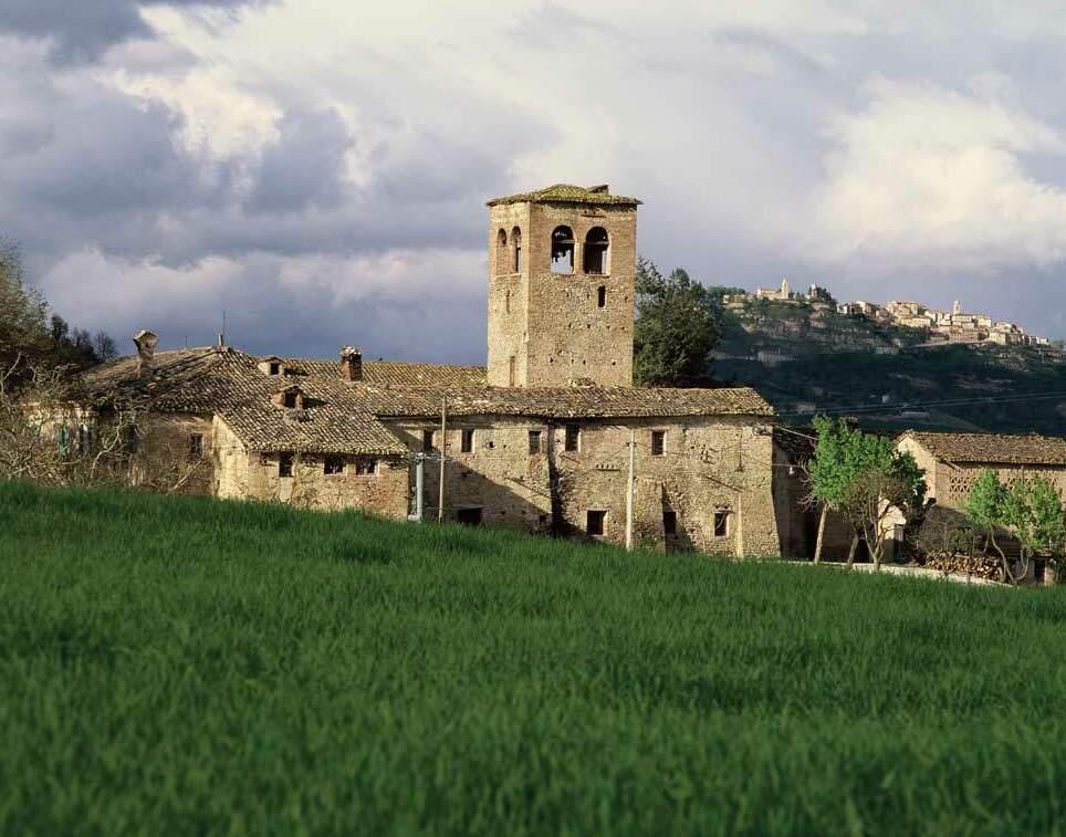 Ing mburi San Rikino ana Ing Dalan sing dumunung ing dalan. - San Ruffino | Secret World Trip Planner