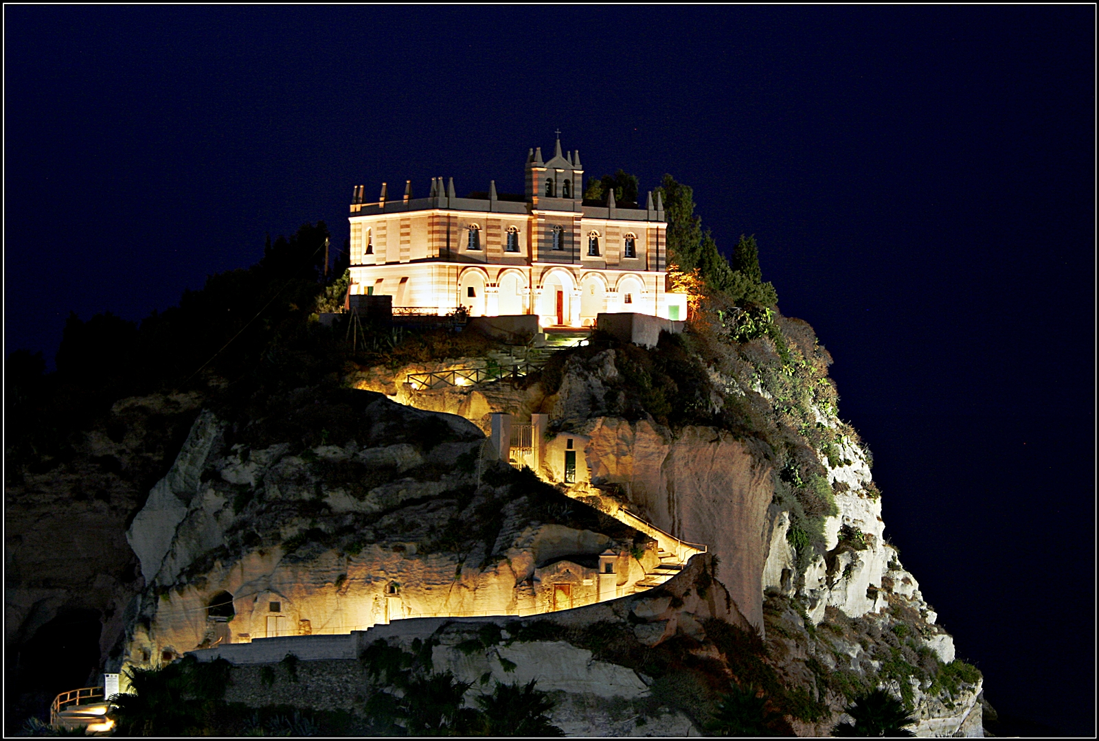 S. Maria van het eiland - Tropea | Secret World Trip Planner