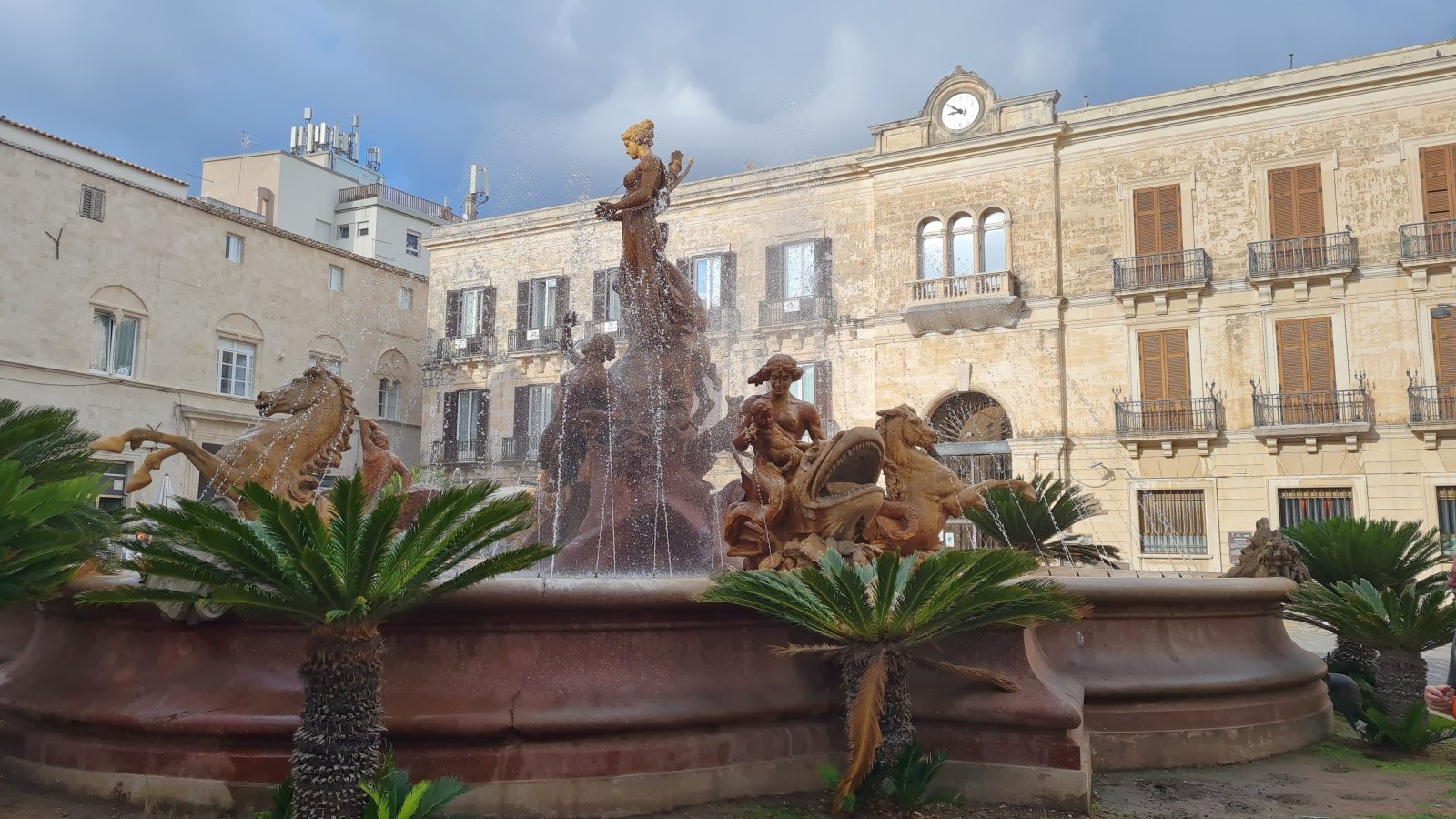 Ortigia und der Brunnen der Göttin Diana, der Göttin der Jagd - Siracusa | Secret World Trip Planner