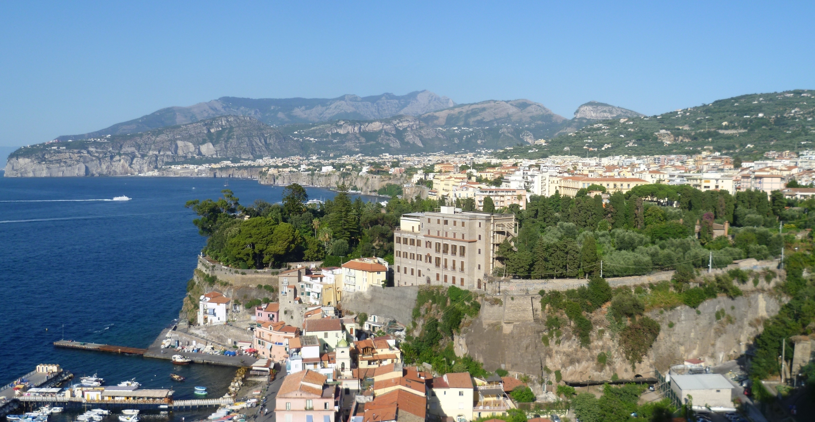 Sorrento eta Napoliko Badiaren - Sorrento | Secret World Trip Planner