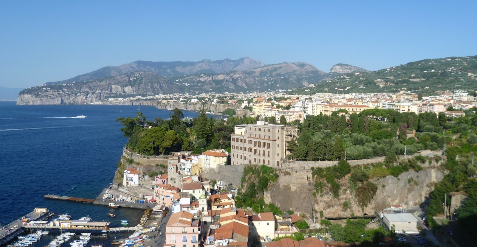 Sorrento eta Napoliko Badiaren - Sorrento | Secret World Trip Planner