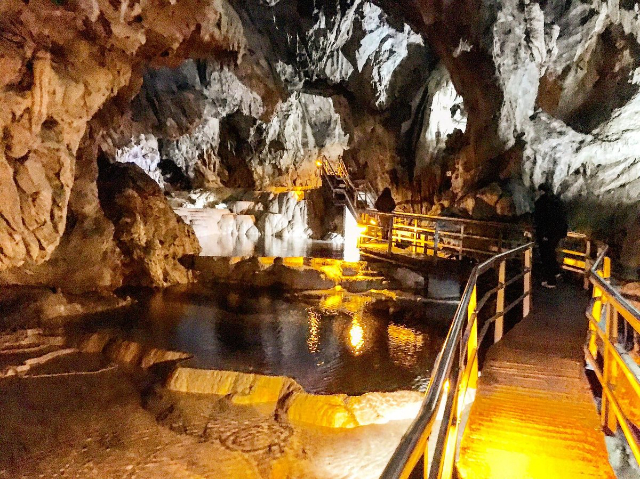 Kastria’s Cave of Lakes - Epar.Od. Sarantapichou - Idaton Stigos | Secret World Trip Planner