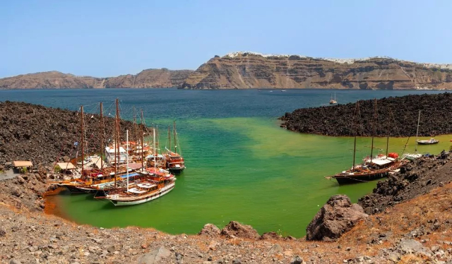 Santorini Volcano Boat Trip: A Journey Through the Heart of the Caldera - Santorini | Secret World Trip Planner