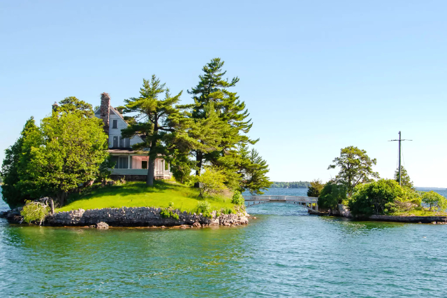 The smallest international bridge in the world — Leeds and Grenville United Counties