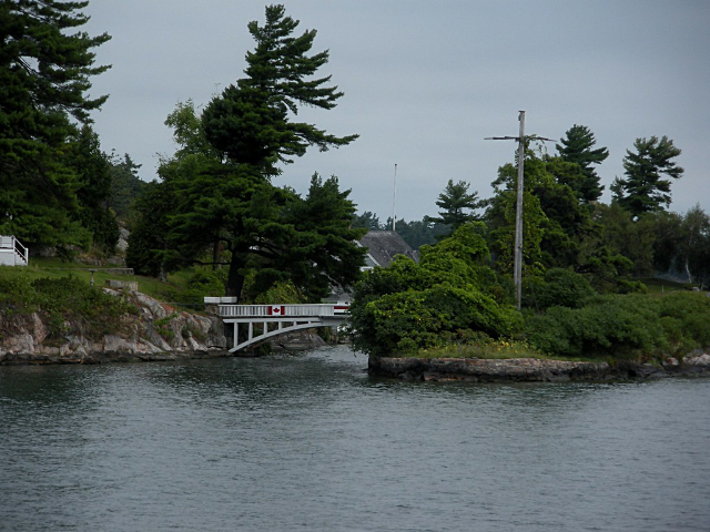 The smallest international bridge in the world - Leeds and Grenville United Counties | Secret World Trip Planner