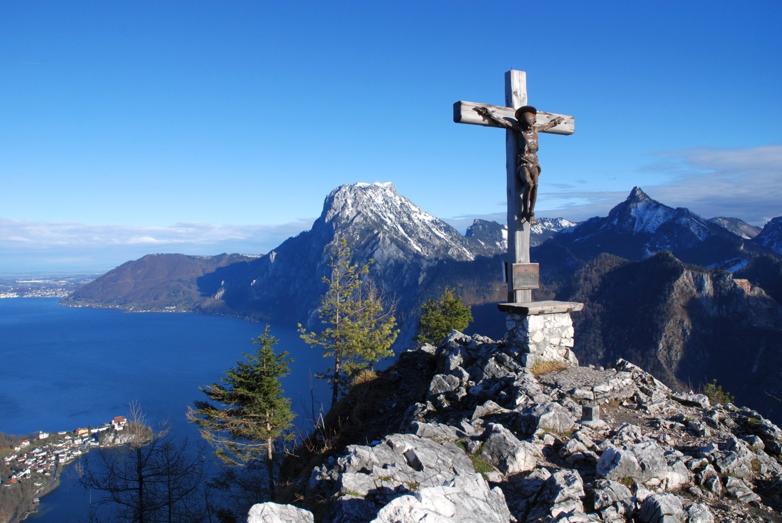 Little sunstone - Traunkirchen | Secret World Trip Planner
