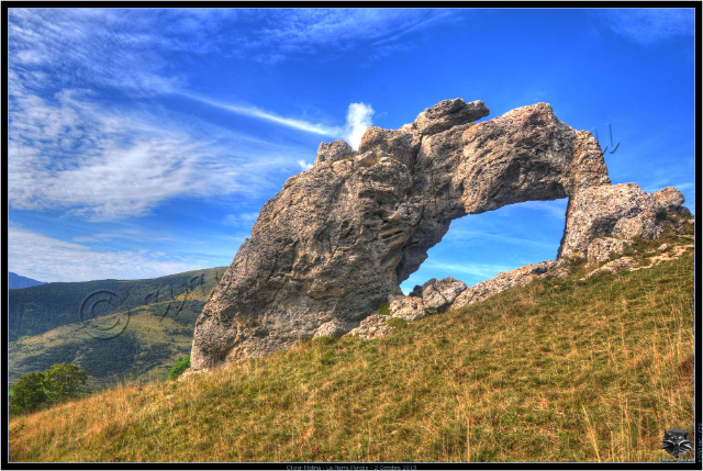 La Pierre Percée (Der durchbohrte Stein) - Pierre-Châtel | Secret World Trip Planner
