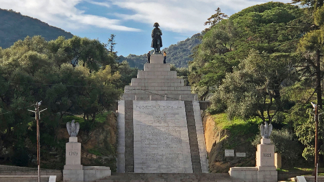 Die Bonaparte-Grotte und der Place d'Austerlitz — Ajaccio
