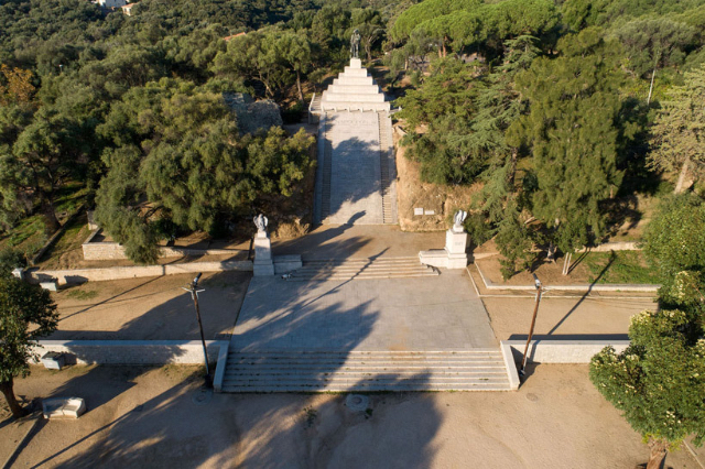 Die Bonaparte-Grotte und der Place d'Austerlitz - Ajaccio | Secret World Trip Planner