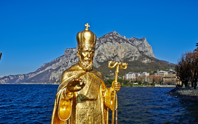 Statue of St. Nicholas - Piazza Antonio Stoppani | Secret World Trip Planner