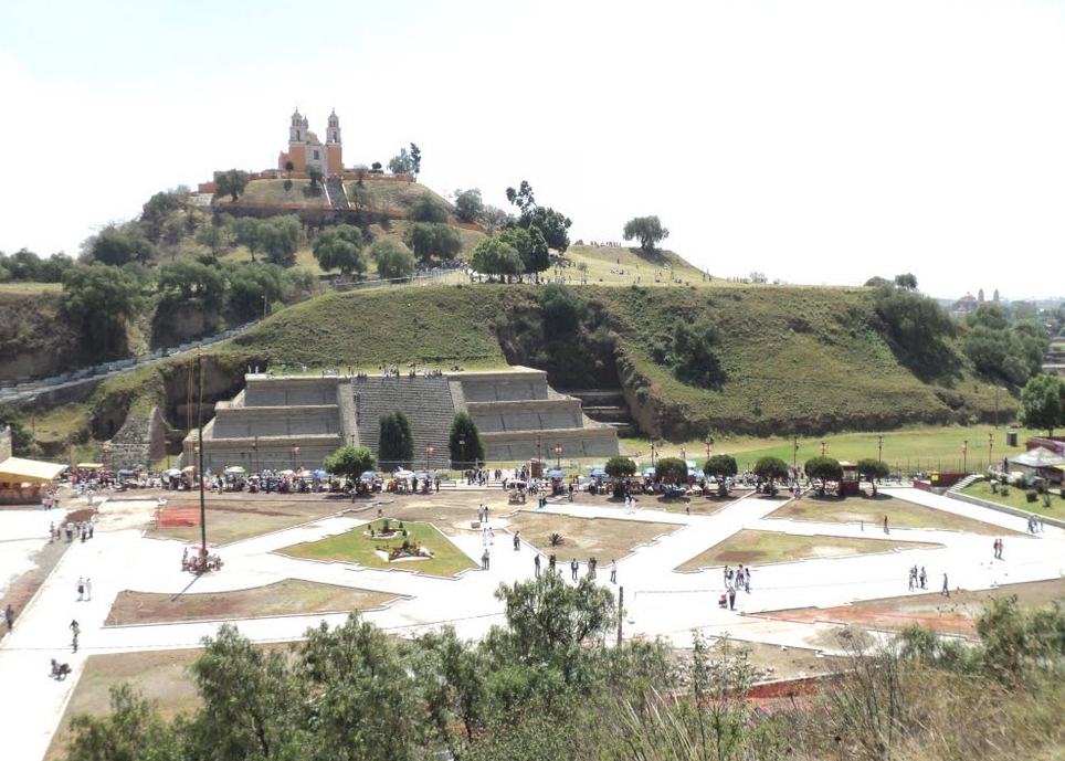 Im Mexiko der geheimnisvollen Orte und rätselhaften archäologischen Stätten ist die Pyramide — San Andrés Cholula