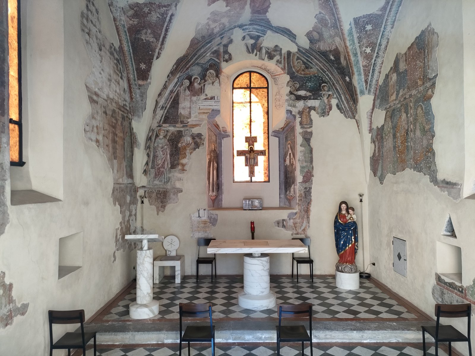 Die Existenz des kleinen Oratoriums von San Pietro wird bereits 1148 erwähnt. Irgendwie - Campione d'Italia | Secret World Trip Planner