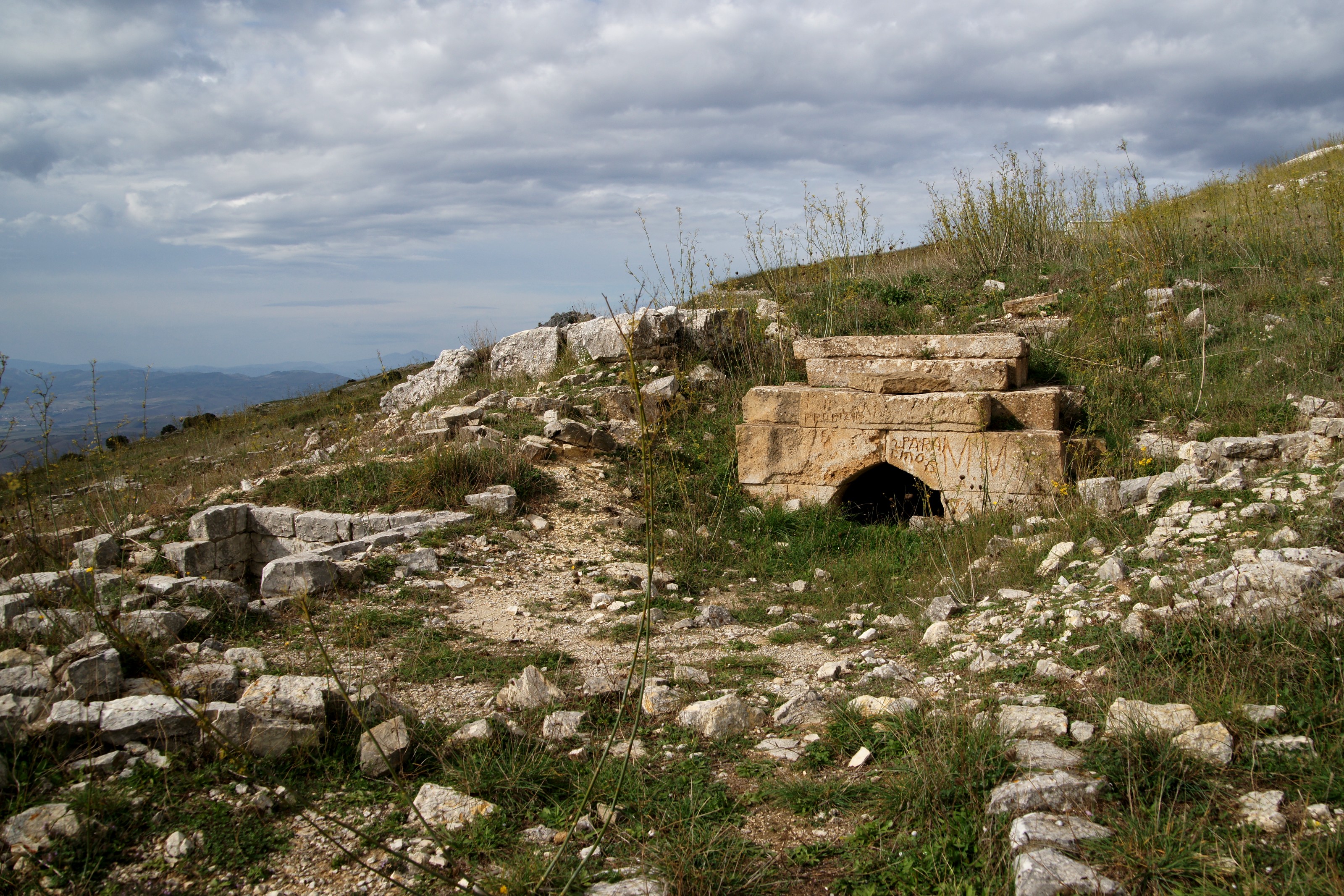 Archäologisches Gebiet Berg Adranone - Adragna | Secret World Trip Planner