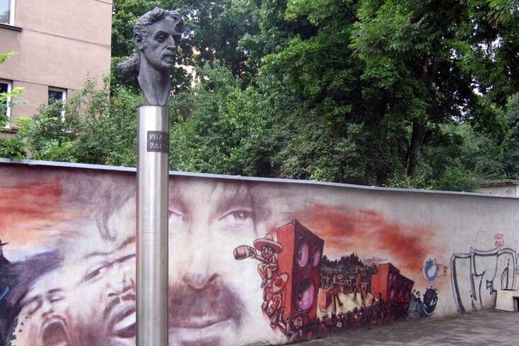 Frank Zappa Statue in Vilnius — Vilnius