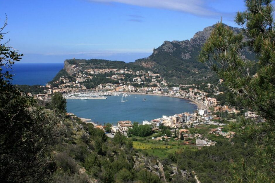 Town of Sóller and its port — Sóller