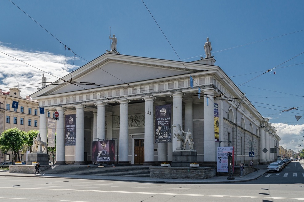 Konnogavrdeyskiy Manege, die Reitschule - Sankt-Peterburg | Secret World Trip Planner