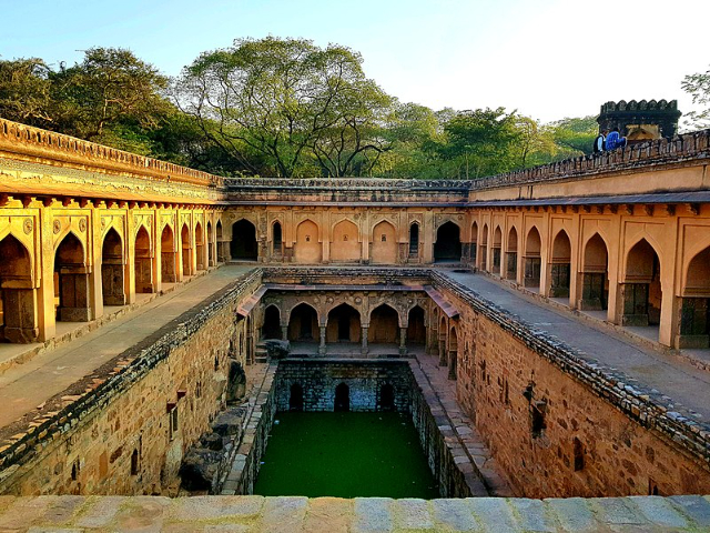 Rajon vor Baoli — New Delhi