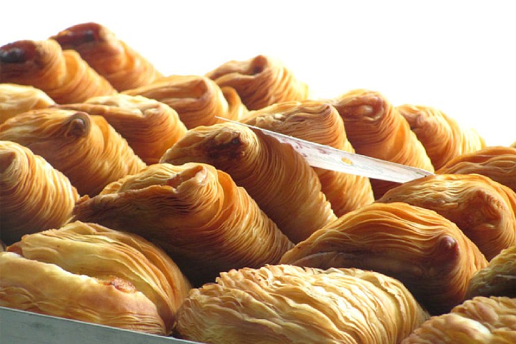 Pasticceria Carraturo ເກົ່າ - Napoli | Secret World Trip Planner